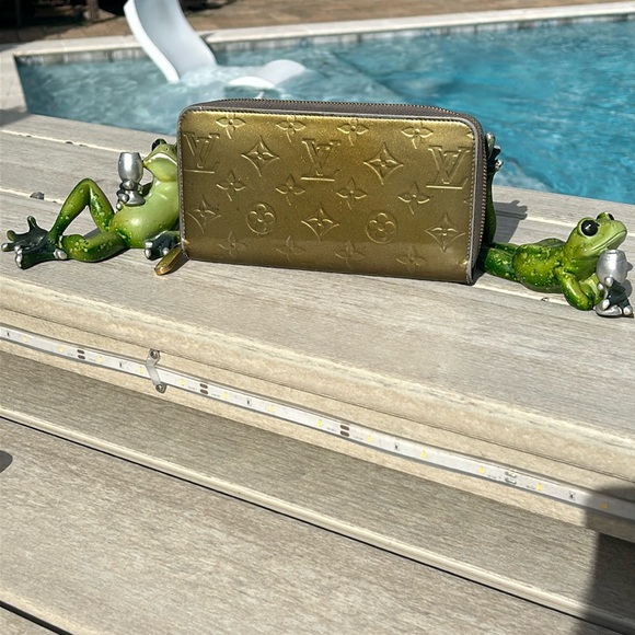 Louis Vuitton Wallet - Picture 1 of 4